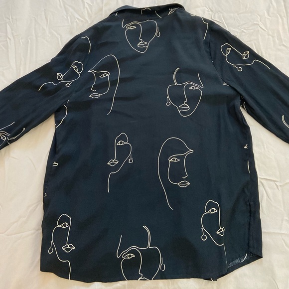 Fluid traced portrait shirt - Picture 3 of 3